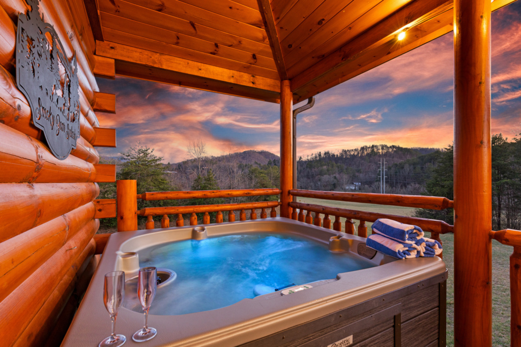 Smoky Bear Splash 3 - Secluded Hot Tub with Mountain Views Angelique Gunderson