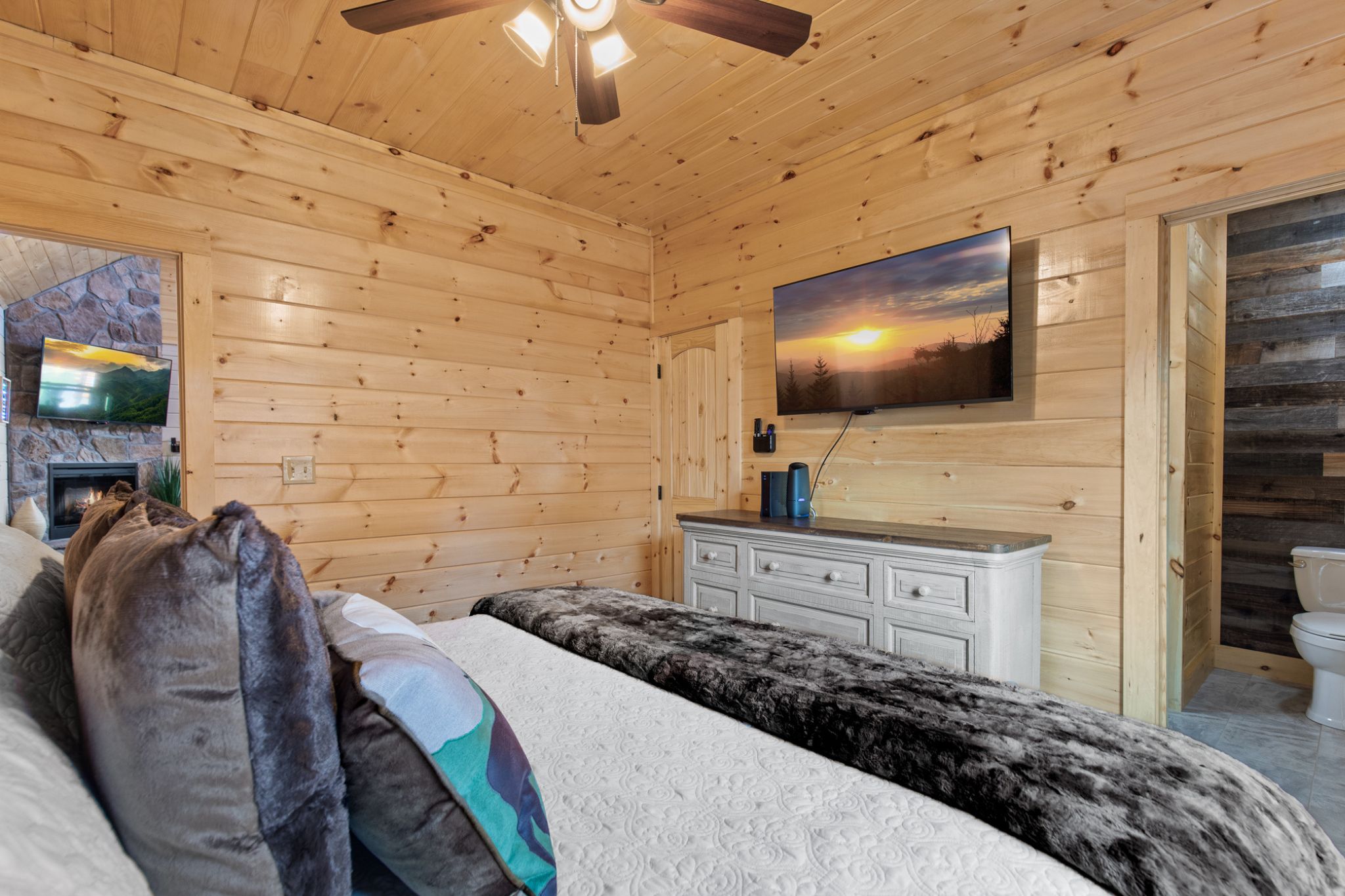 55 - Sasquatch Splash - Lower Right Timberwood Bedroom Angelique
